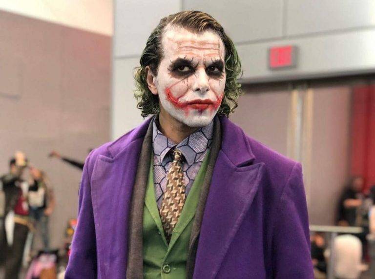 Coringa: Cosplay do personagem é idêntico ao filme!